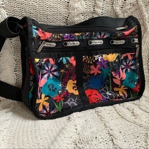 Lesportsac Deluxe Everyday Bag in Dark Floral